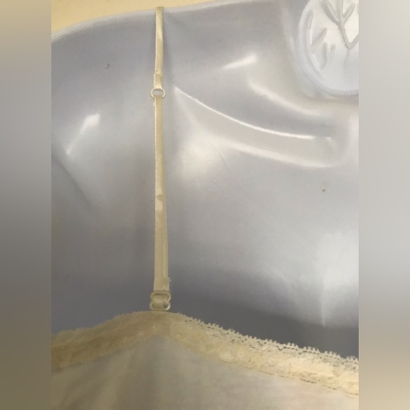 Abercrombie ,size M  , sleeveless woman’s top , adjustable straps - Picture 8 of 16